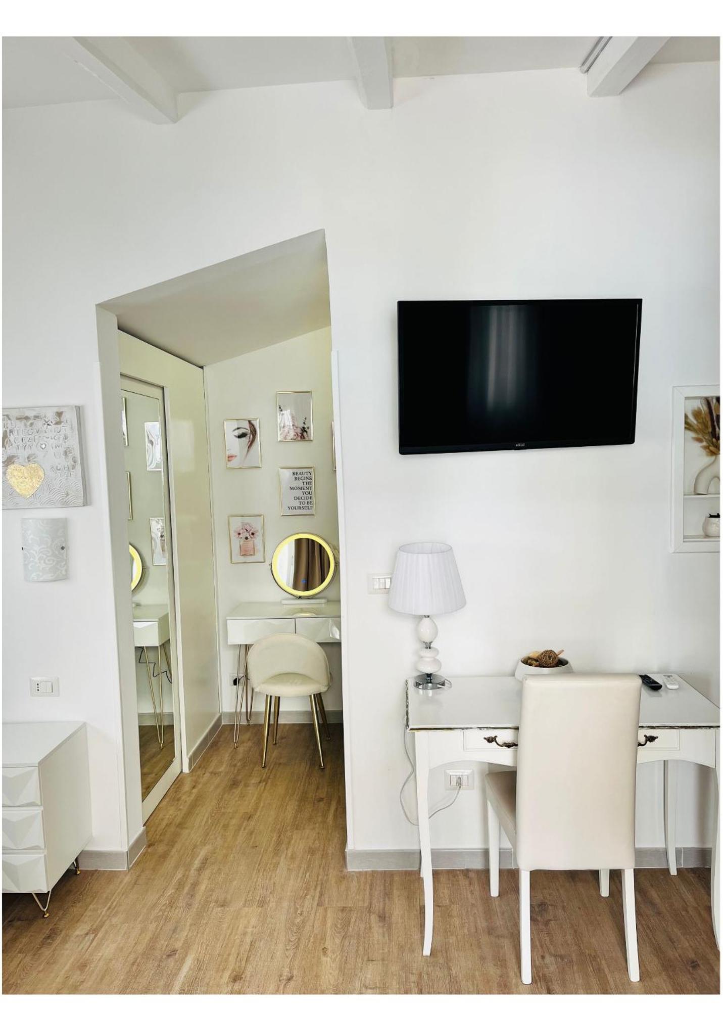 Hotel La Torraccia ตาร์กวิเนีย ภายนอก รูปภาพ